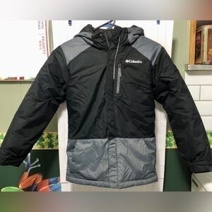 🧊Columbia black & gray nylon/poly blend hooded winter coat